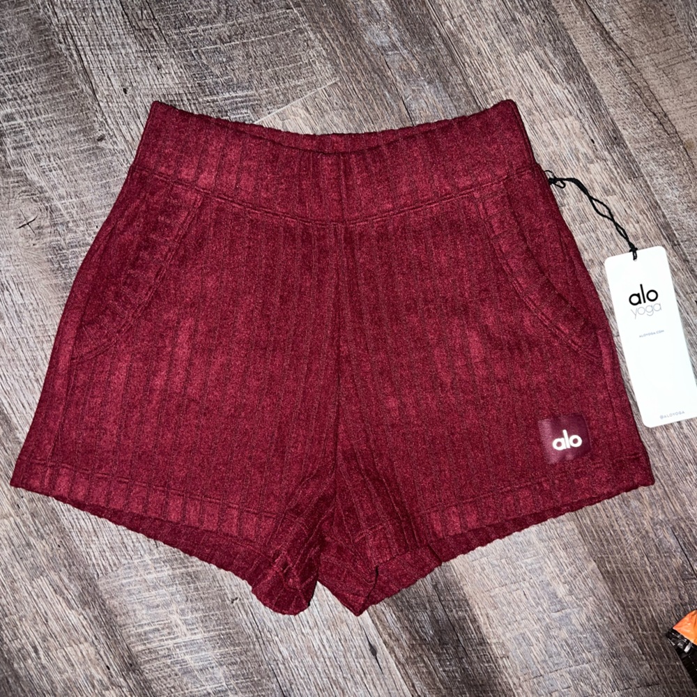 Alo Shorts - Red